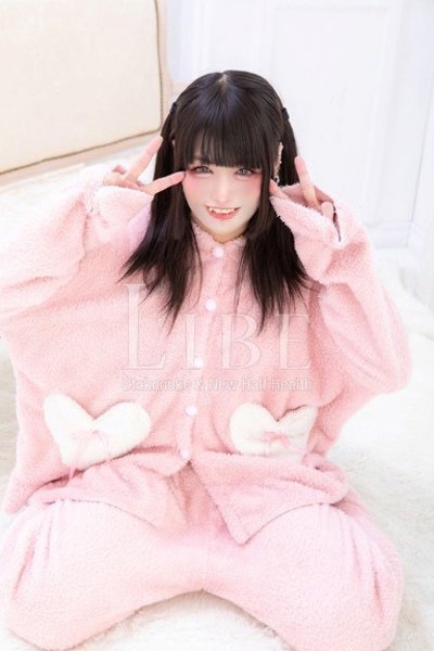 夢乃めい (Mei)